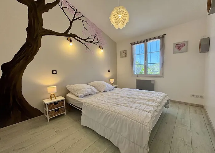 Maison Familiale Au Coeur De Saint-denis-d'oleron, Jardin Clos, Proche - Fr-1-246a-372 *